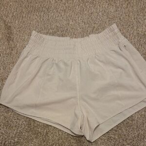 CRZ YOGA Cream Elastic-Waist Athletic Shorts Medium